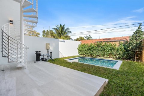 Casa en venta en Miami, Florida, 3 dormitorios, 195.84 m2 № 1484815 - foto 6