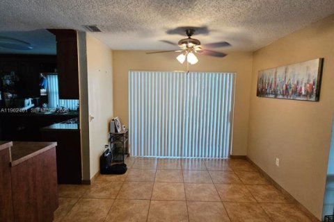 Villa ou maison à vendre à Sunrise, Floride: 3 chambres, 111.48 m2 № 2024075 - photo 9