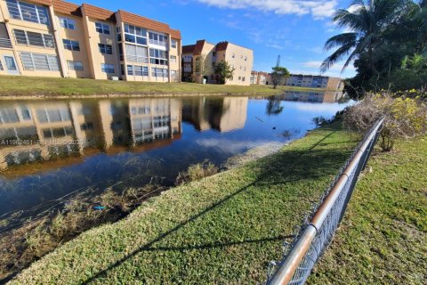Villa ou maison à vendre à Sunrise, Floride: 3 chambres, 111.48 m2 № 2024075 - photo 24