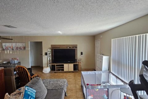 Villa ou maison à vendre à Sunrise, Floride: 3 chambres, 111.48 m2 № 2024075 - photo 6