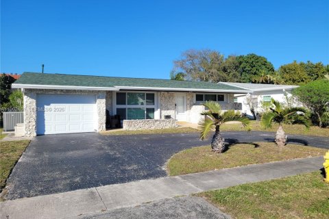 Villa ou maison à vendre à Sunrise, Floride: 3 chambres, 111.48 m2 № 2024075 - photo 3