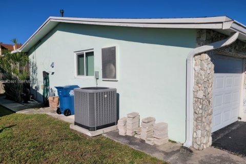 Villa ou maison à vendre à Sunrise, Floride: 3 chambres, 111.48 m2 № 2024075 - photo 19