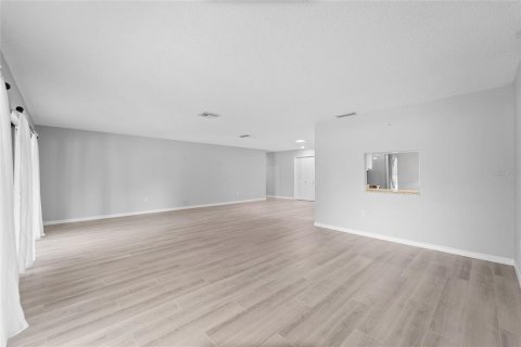 Condo in Sarasota, Florida, 3 bedrooms № 2156637 - photo 12