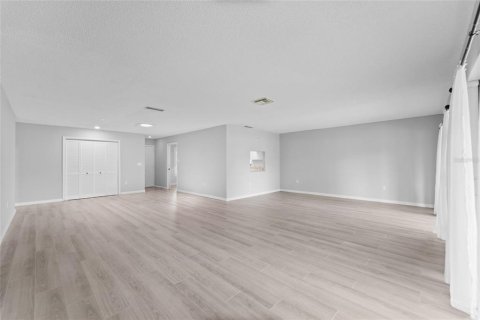 Condo in Sarasota, Florida, 3 bedrooms № 2156637 - photo 10