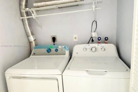 Снять в аренду виллу или дом в Пальметто-Бей, Флорида 3 спальни, 143.63м2, № 1990790 - фото 15