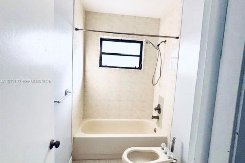 Снять в аренду виллу или дом в Пальметто-Бей, Флорида 3 спальни, 143.63м2, № 1990790 - фото 10