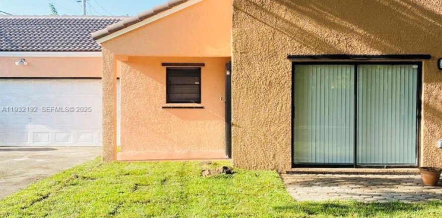 Дом в Пальметто-Бей, Флорида 3 спальни, 143.63м2 № 1990790