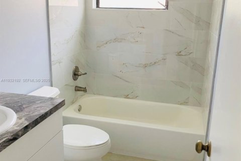 Снять в аренду виллу или дом в Пальметто-Бей, Флорида 3 спальни, 143.63м2, № 1990790 - фото 12