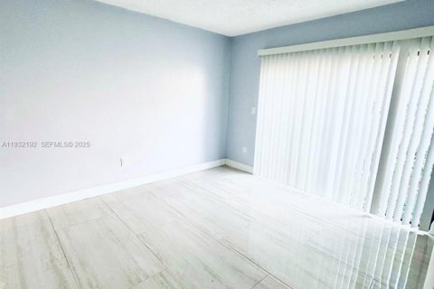 Снять в аренду виллу или дом в Пальметто-Бей, Флорида 3 спальни, 143.63м2, № 1990790 - фото 11