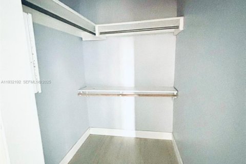 Снять в аренду виллу или дом в Пальметто-Бей, Флорида 3 спальни, 143.63м2, № 1990790 - фото 8