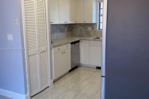 Снять в аренду виллу или дом в Пальметто-Бей, Флорида 3 спальни, 143.63м2, № 1990790 - фото 3