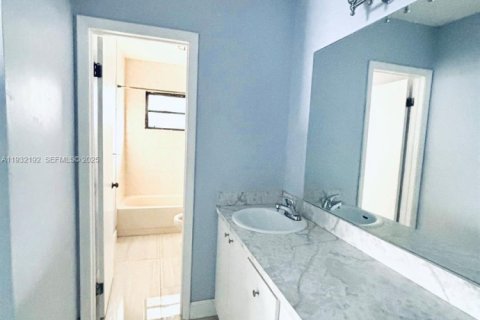 Снять в аренду виллу или дом в Пальметто-Бей, Флорида 3 спальни, 143.63м2, № 1990790 - фото 9