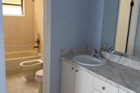 Снять в аренду виллу или дом в Пальметто-Бей, Флорида 3 спальни, 143.63м2, № 1990790 - фото 5