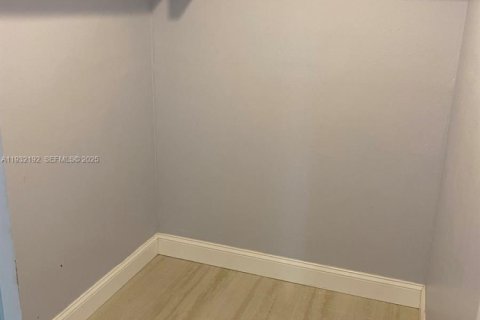 Снять в аренду виллу или дом в Пальметто-Бей, Флорида 3 спальни, 143.63м2, № 1990790 - фото 6