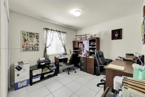 Villa ou maison à vendre à Miami, Floride: 3 chambres, 116.03 m2 № 1945513 - photo 24