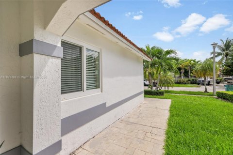 Villa ou maison à vendre à Miami, Floride: 3 chambres, 116.03 m2 № 1945513 - photo 8