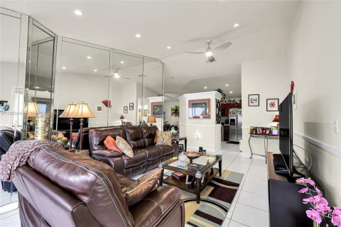 Villa ou maison à vendre à Miami, Floride: 3 chambres, 116.03 m2 № 1945513 - photo 10