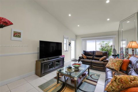 Villa ou maison à vendre à Miami, Floride: 3 chambres, 116.03 m2 № 1945513 - photo 11