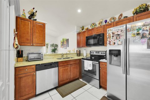 Villa ou maison à vendre à Miami, Floride: 3 chambres, 116.03 m2 № 1945513 - photo 17