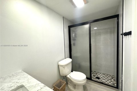 Condo in Hallandale Beach, Florida, 2 bedrooms  № 2076801 - photo 17