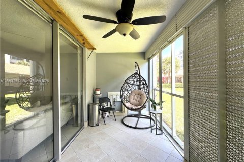 Condo in Hallandale Beach, Florida, 2 bedrooms  № 2076801 - photo 21