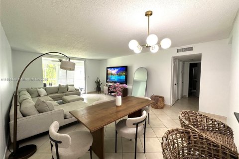 Condo in Hallandale Beach, Florida, 2 bedrooms  № 2076801 - photo 5