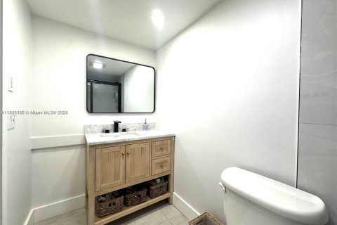 Condo in Hallandale Beach, Florida, 2 bedrooms  № 2076801 - photo 16
