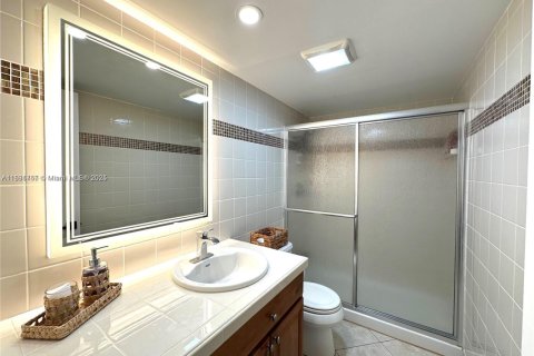 Condo in Hallandale Beach, Florida, 2 bedrooms  № 2076801 - photo 20