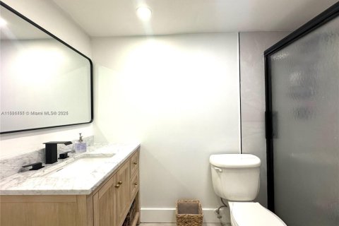 Condo in Hallandale Beach, Florida, 2 bedrooms  № 2076801 - photo 15