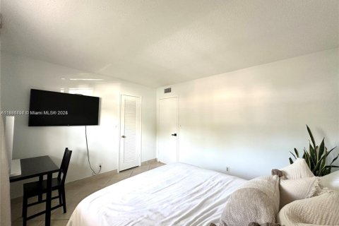 Condo in Hallandale Beach, Florida, 2 bedrooms  № 2076801 - photo 19