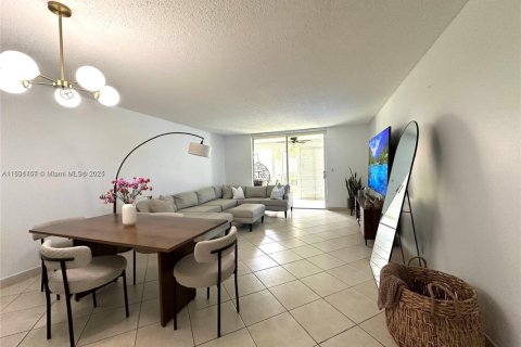 Condo in Hallandale Beach, Florida, 2 bedrooms  № 2076801 - photo 3