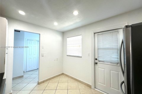 Condo in Hallandale Beach, Florida, 2 bedrooms  № 2076801 - photo 10