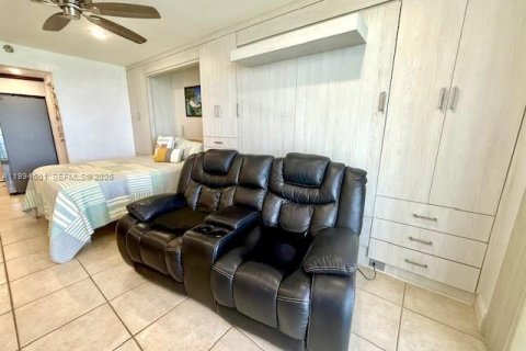 Купить кондоминиум в Санни-Айлс-Бич, Флорида 33.44м2, № 2056252 - фото 19