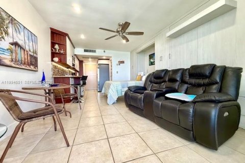 Купить кондоминиум в Санни-Айлс-Бич, Флорида 33.44м2, № 2056252 - фото 23