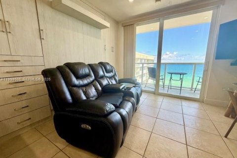 Купить кондоминиум в Санни-Айлс-Бич, Флорида 33.44м2, № 2056252 - фото 20