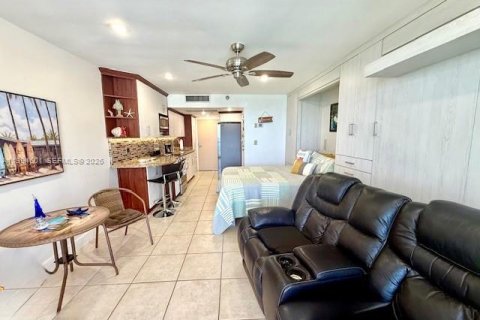 Купить кондоминиум в Санни-Айлс-Бич, Флорида 33.44м2, № 2056252 - фото 17