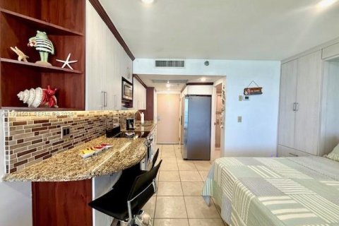 Купить кондоминиум в Санни-Айлс-Бич, Флорида 33.44м2, № 2056252 - фото 15