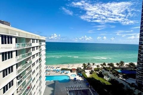 Купить кондоминиум в Санни-Айлс-Бич, Флорида 33.44м2, № 2056252 - фото 26