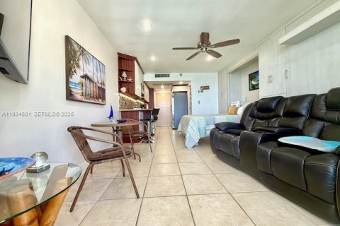 Купить кондоминиум в Санни-Айлс-Бич, Флорида 33.44м2, № 2056252 - фото 22