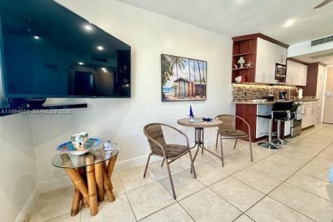 Купить кондоминиум в Санни-Айлс-Бич, Флорида 33.44м2, № 2056252 - фото 16