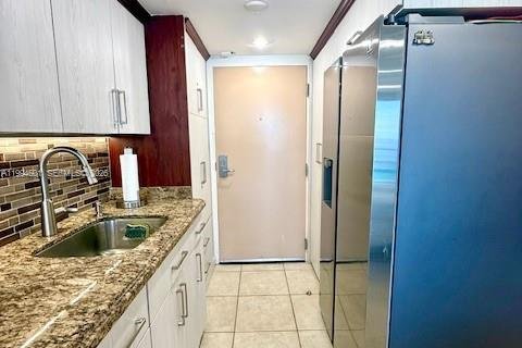 Купить кондоминиум в Санни-Айлс-Бич, Флорида 33.44м2, № 2056252 - фото 9