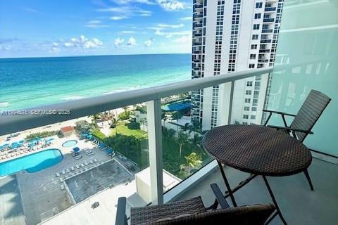 Купить кондоминиум в Санни-Айлс-Бич, Флорида 33.44м2, № 2056252 - фото 27