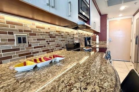 Купить кондоминиум в Санни-Айлс-Бич, Флорида 33.44м2, № 2056252 - фото 8