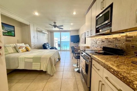 Купить кондоминиум в Санни-Айлс-Бич, Флорида 33.44м2, № 2056252 - фото 2