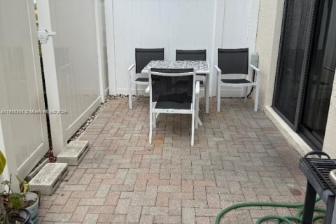 Adosado en venta en Miami, Florida, 3 dormitorios, 165.09 m2 № 2013426 - foto 20