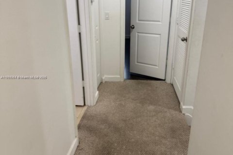 Adosado en venta en Miami, Florida, 3 dormitorios, 165.09 m2 № 2013426 - foto 4