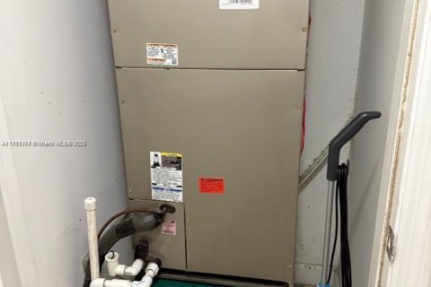 Adosado en venta en Miami, Florida, 3 dormitorios, 165.09 m2 № 2013426 - foto 9