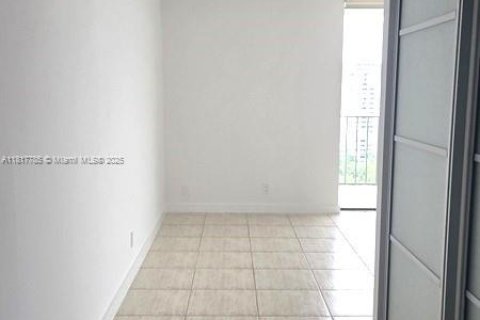 Condominio en venta en Aventura, Florida, 2 dormitorios, 122.82 m2 № 1774426 - foto 2