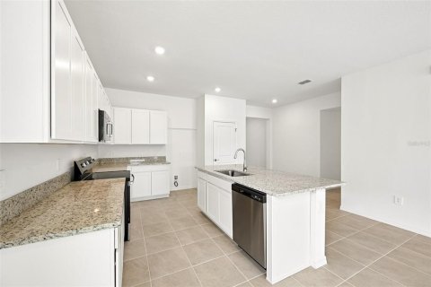 House in Palmetto, Florida 4 bedrooms, 223.06 sq.m. № 2226515 - photo 4
