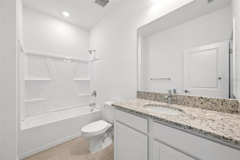 House in Palmetto, Florida 4 bedrooms, 223.06 sq.m. № 2226515 - photo 13